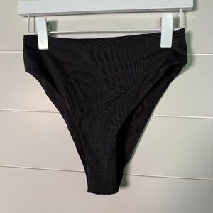 SKIMS Swim Mid Waist Bottom Onyx Size Medium NWT and Liner